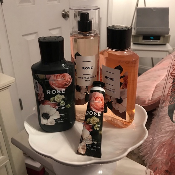 Bath & Body Works Other - 🌹Bath & Body Works “Rose” 4-Piece Gift Bag Set🌹